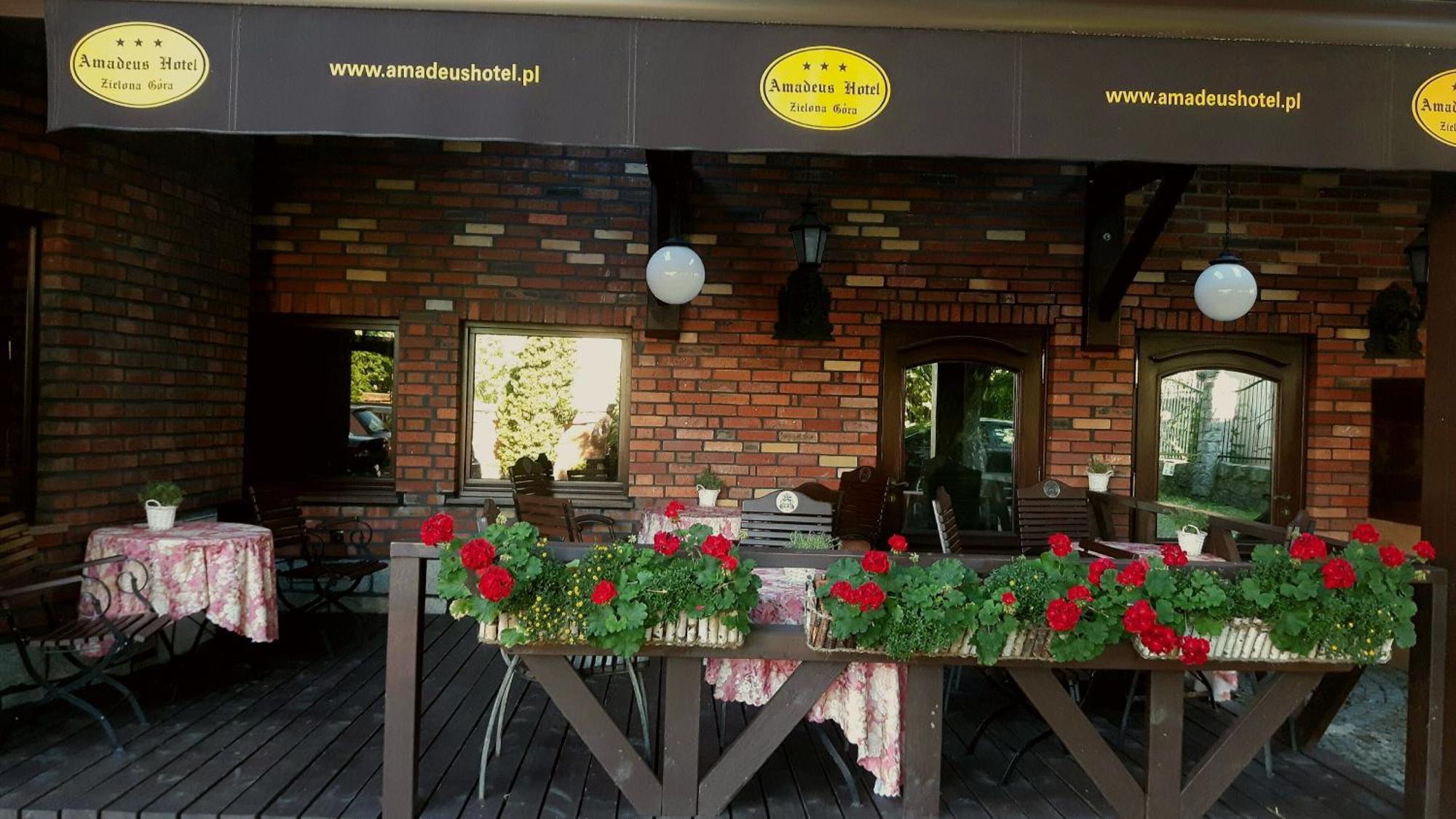 Amadeus Hotel Zielona Gora מראה חיצוני תמונה